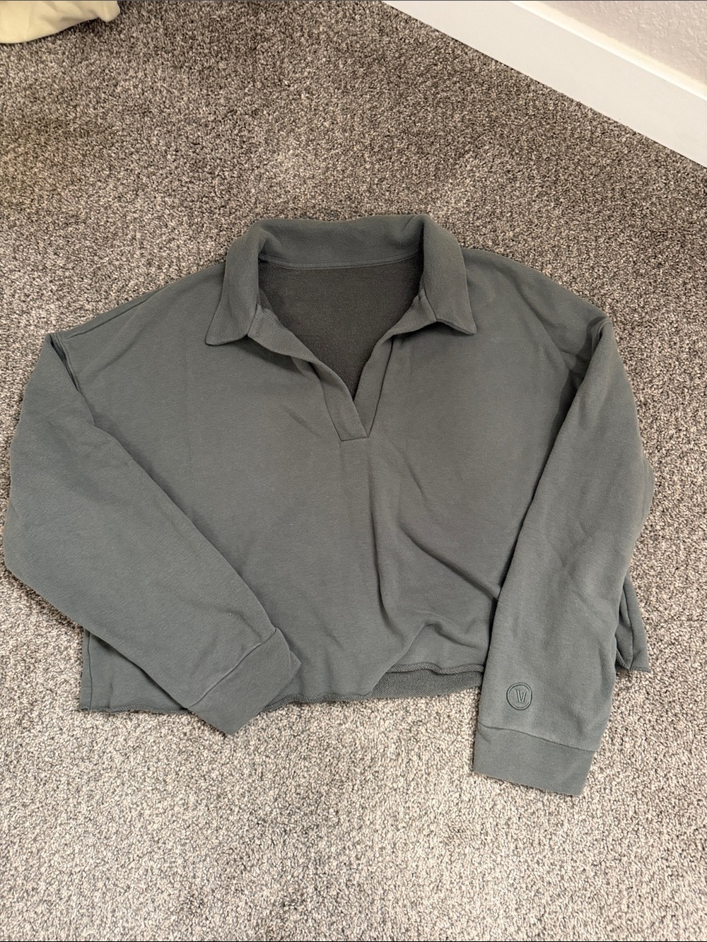 Vuori cropped pullover top in muted green
